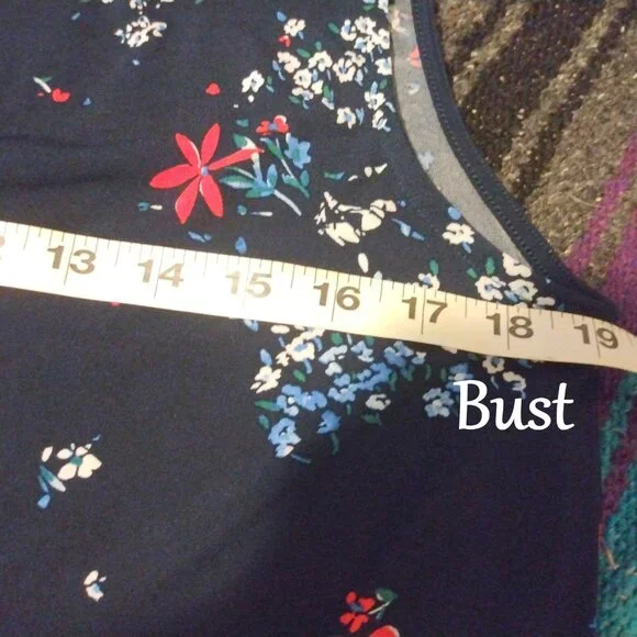 Banana Republic Floral Sleeveless Keyhole Top M Cottagecore Boho Office Navy - Picture 5 of 7